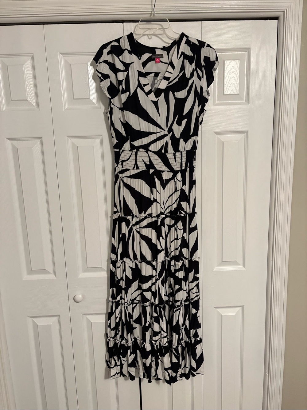 Vince Camuto Black and White Printed Maxi Dress size medium